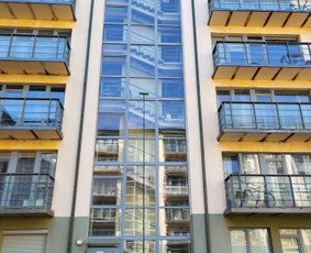 Daugiabučio langų valymas